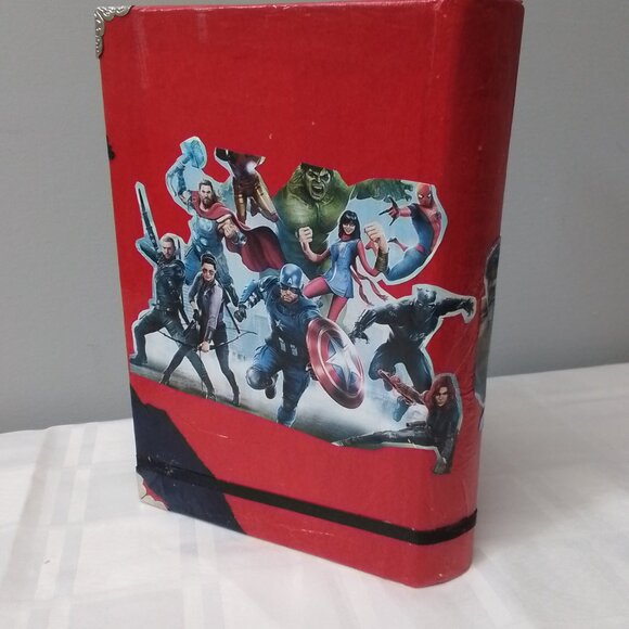 Marvels Avengers 3 Dimensional Book Sculpture - Picture 5 of 5